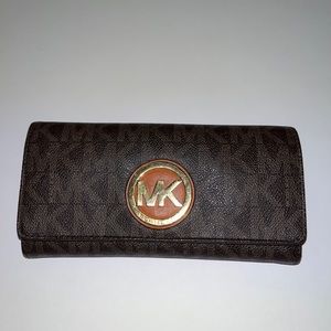 Michael Kors accordion wallet